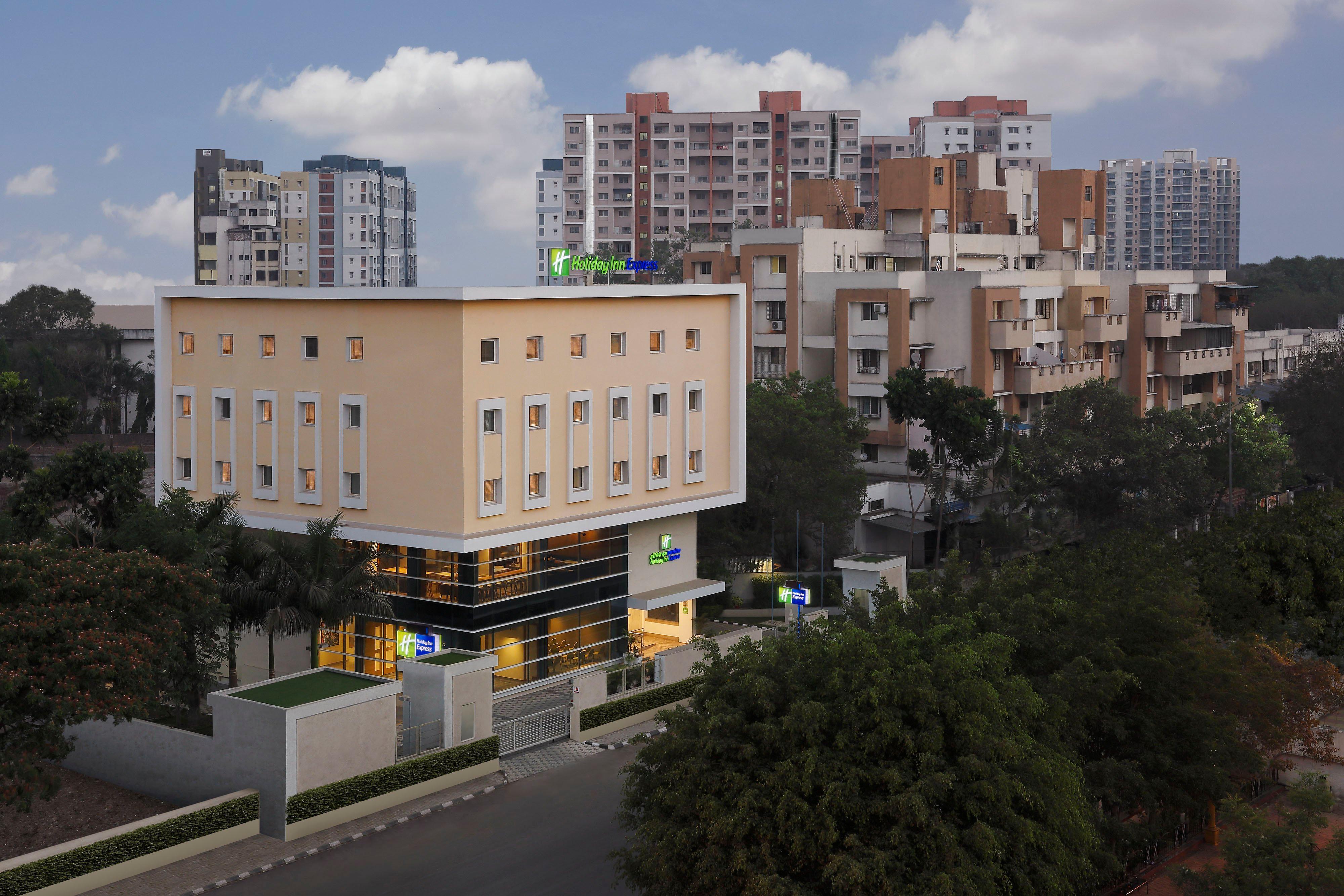 Holiday Inn Express Pune Pimpri By Ihg Exterior foto