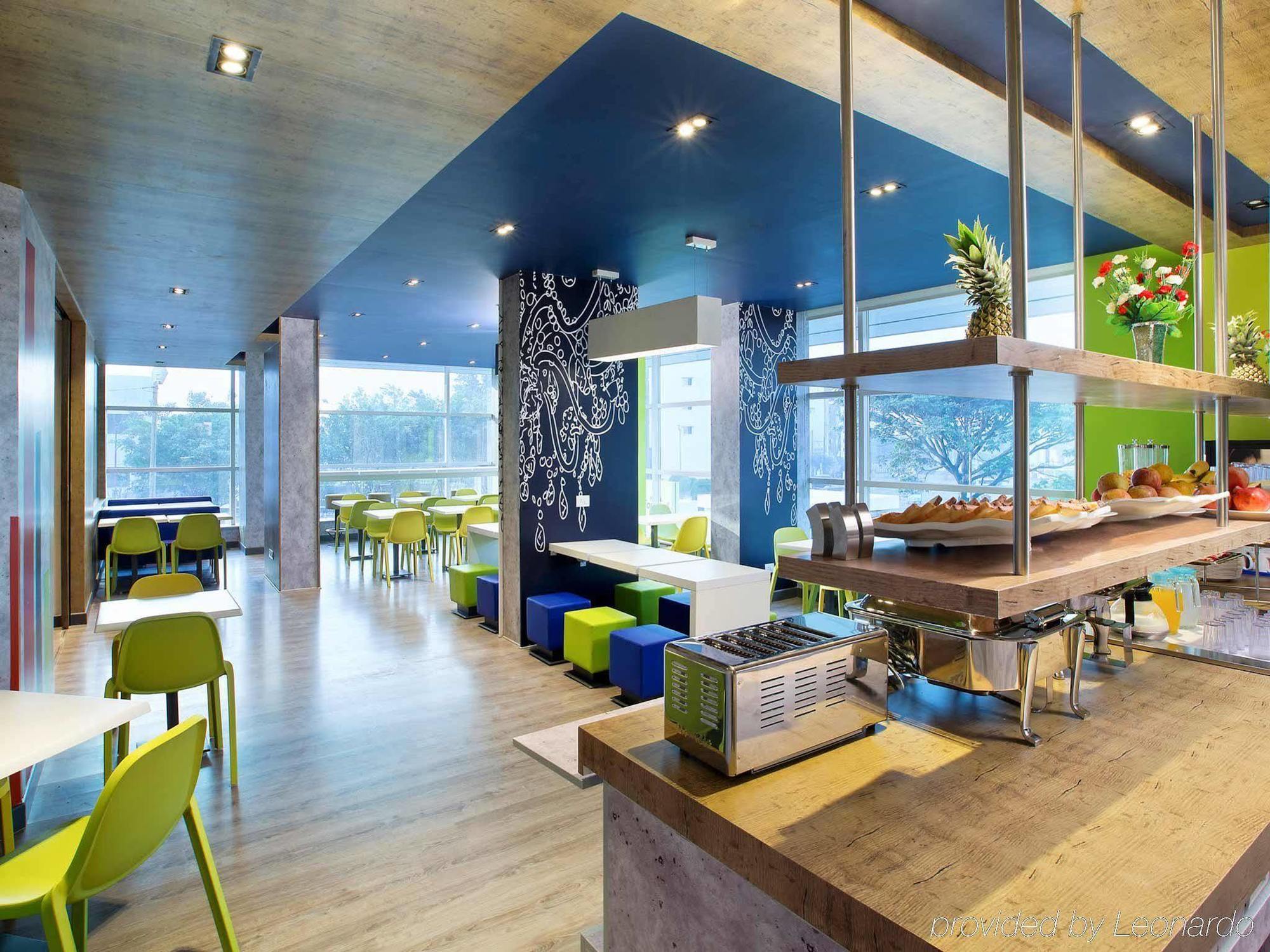 Holiday Inn Express Pune Pimpri By Ihg Exterior foto